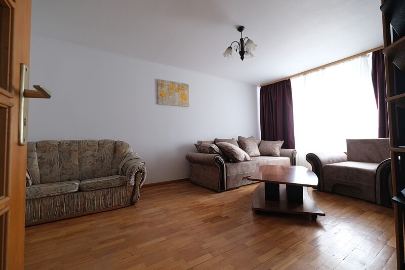 Calea Calarasilor, apartament 2 camere decomandate, mobilate, etaj 6.