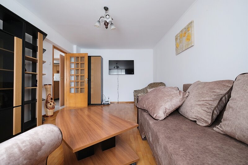 Calea Calarasilor, apartament 2 camere decomandate, mobilate, etaj 6.