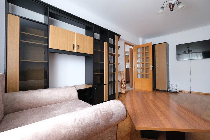 Calea Calarasilor, apartament 2 camere decomandate, mobilate, etaj 6.