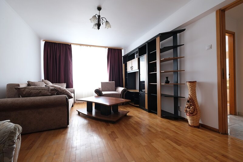 Calea Calarasilor, apartament 2 camere decomandate, mobilate, etaj 6.