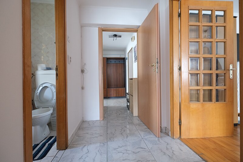 Calea Calarasilor, apartament 2 camere decomandate, mobilate, etaj 6.